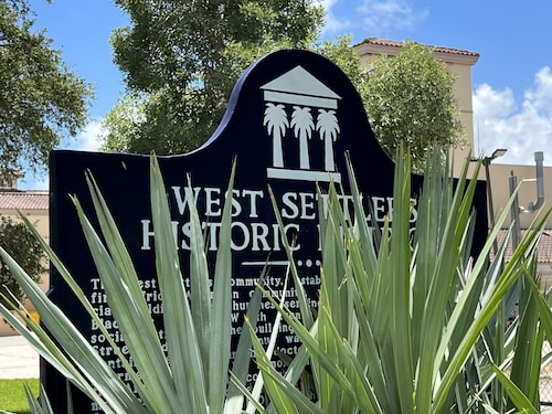 2mins to Downtown Atlantic Avenue/ 3mins to Delray Beach/600Mbps/BBQ/Back Patio