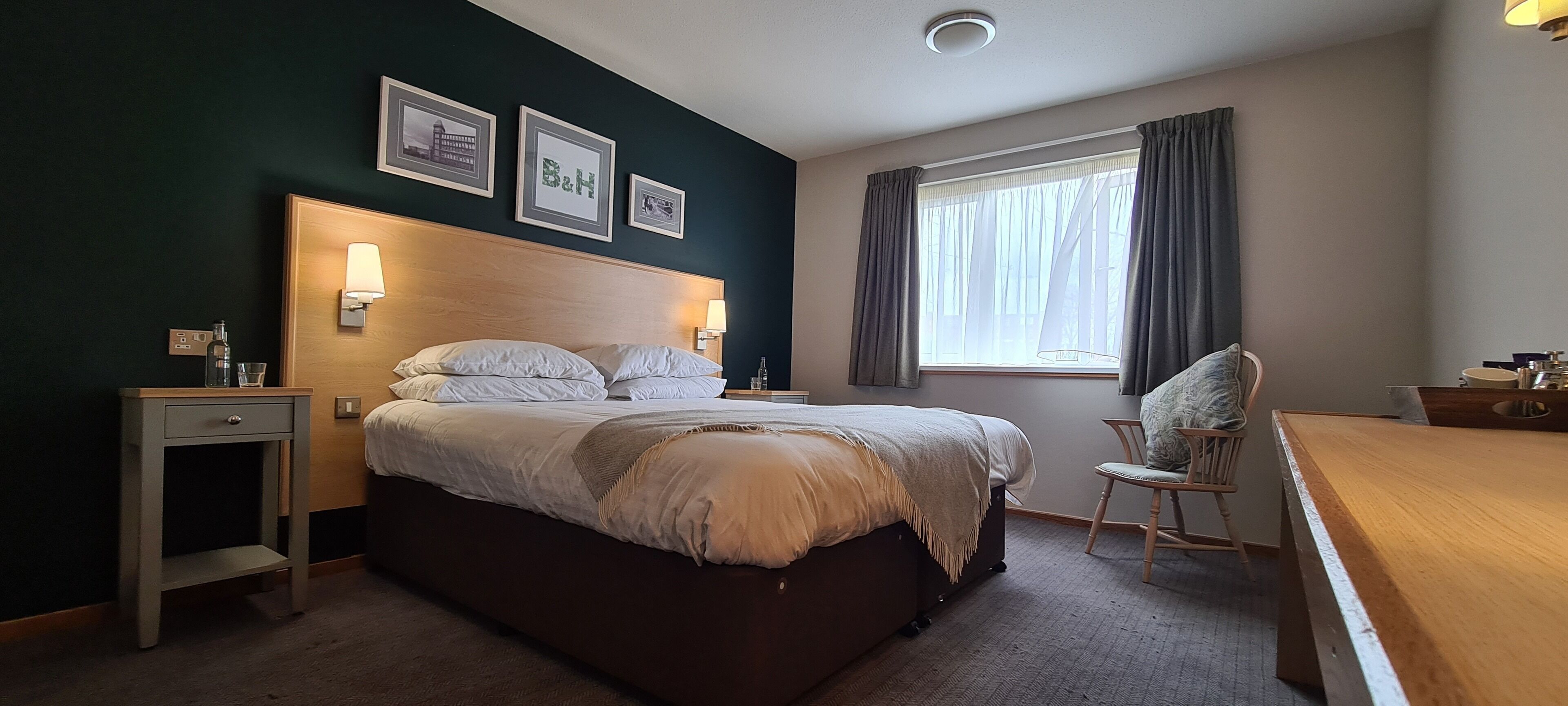 Desk, laptop workspace, iron/ironing board, free WiFi