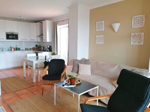 Unclassified image, 4 of 17, button - Sea view apartment near Porto de Mós beach - Lagos (Lagos)