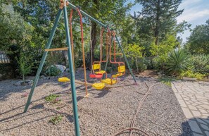 Children's area - Holiday apartment with sea view and garden (Jadranovo)