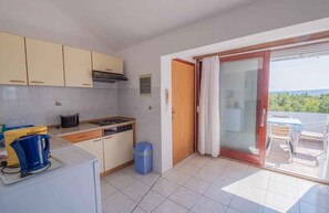 Fridge, stovetop, coffee/tea maker, toaster