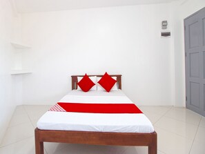 Economy Double Room | Free WiFi, bed sheets - Fat J Apartelle (Lapu-Lapu)