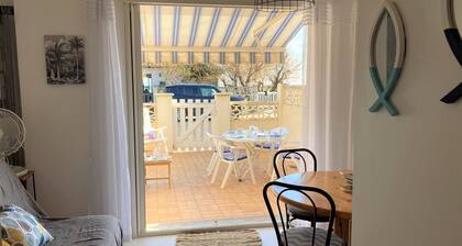Pretty T3 with terraces 30 metres from the beach