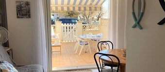 Pretty T3 with terraces 30 metres from the beach