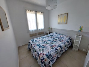 2 bedrooms, iron/ironing board