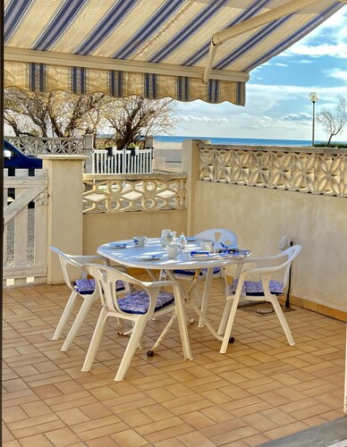 Pretty T3 with terraces 30 metres from the beach