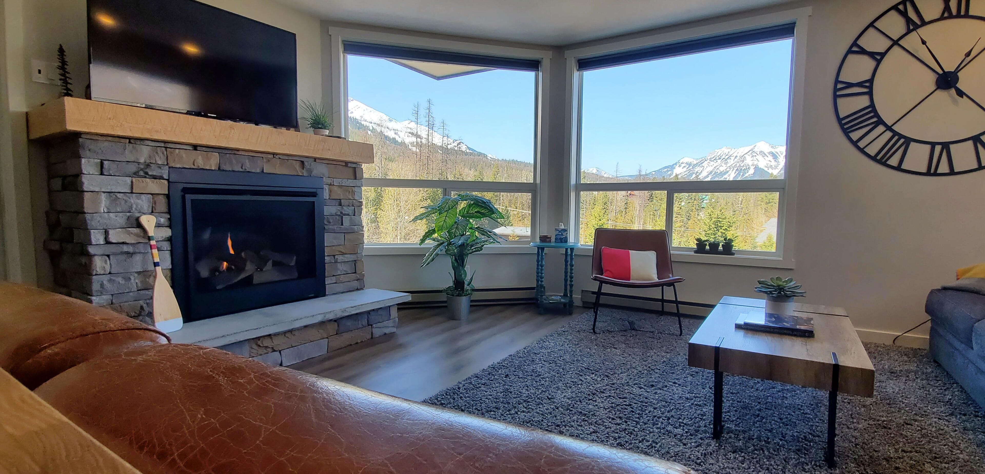 Smart TV, fireplace, Netflix, streaming services