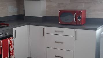 Apartment, 2 Queen Beds | Private kitchen | Fridge, microwave, oven, stovetop