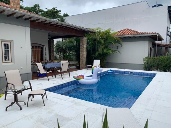 Pool - House with pool in Paraty, 800 meters from the Historic Center.  (Paraty)