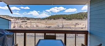 Town Home On The River. A/C. Views. Fish. Hot Springs. Walk To Town .