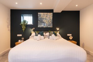 2 bedrooms, iron/ironing board, travel cot, free WiFi - Hen Golchdy : Pet-Friendly 2‑Bed Cottage in Aberffraw | Managed by Anglesey Holiday Lettings (Aberffraw)