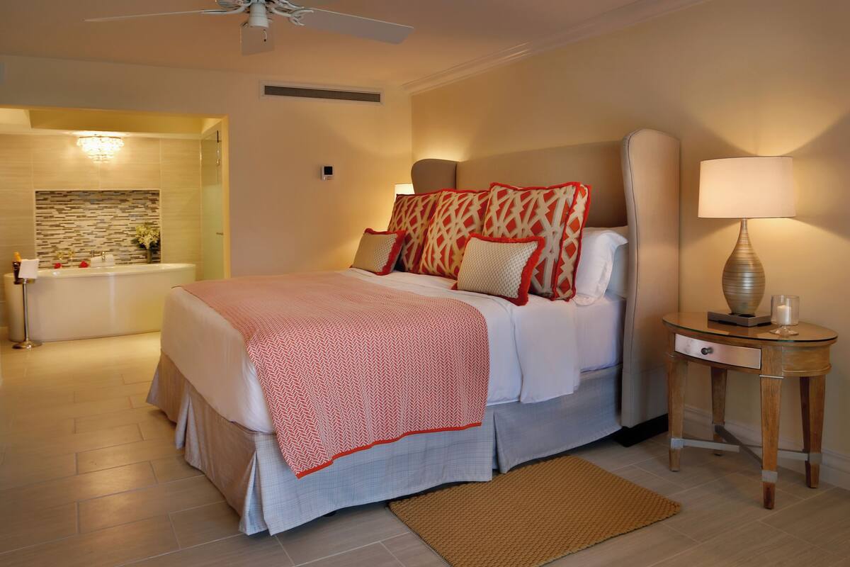 In-room safe, desk, laptop workspace, iron/ironing board