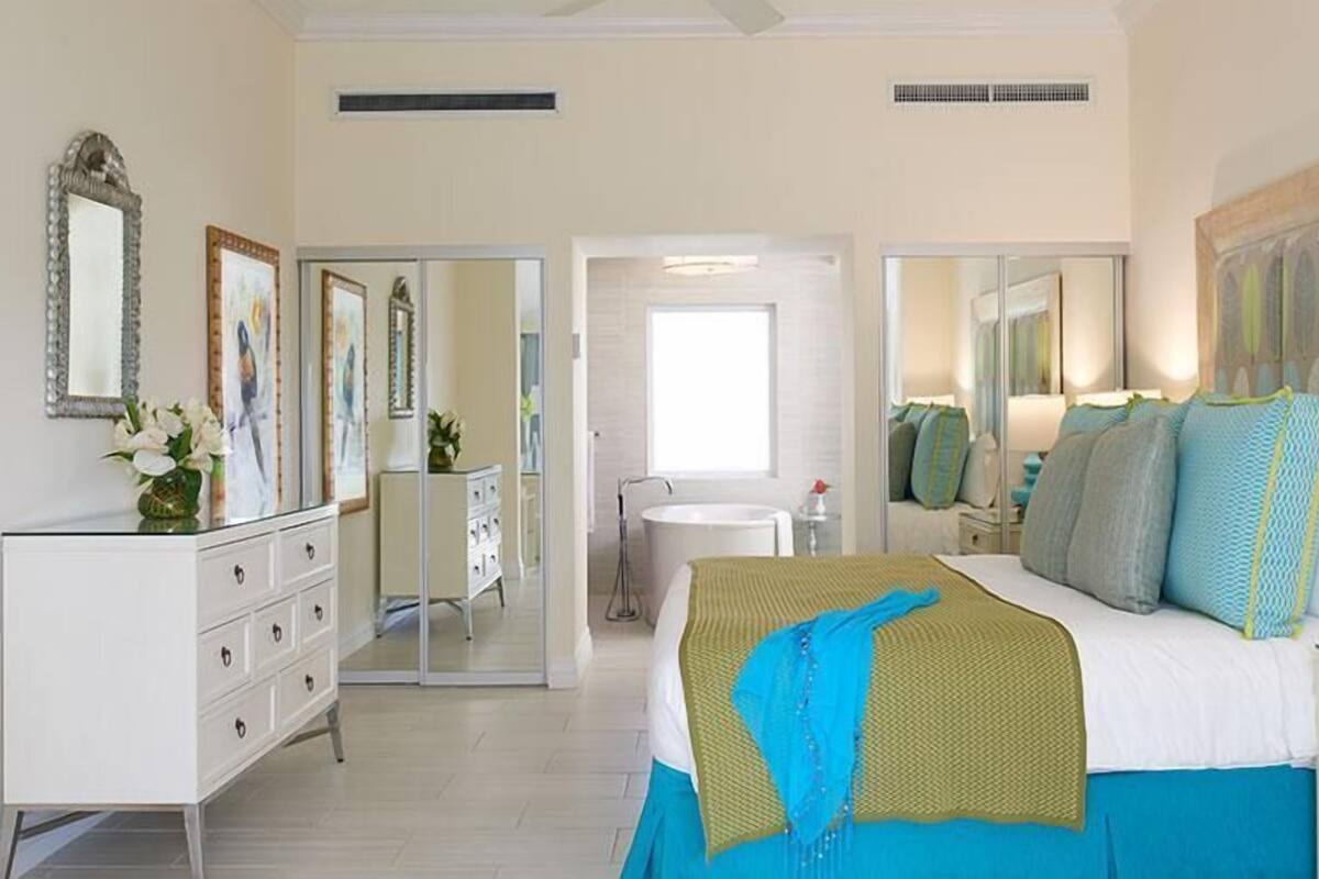In-room safe, desk, laptop workspace, iron/ironing board