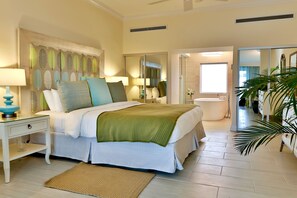 Zimmersafe, Schreibtisch, laptopgeeigneter Arbeitsplatz