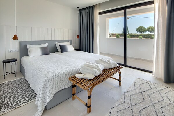3 bedrooms, in-room safe, iron/ironing board, travel crib