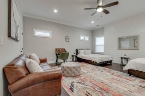 3 bedrooms, iron/ironing board, WiFi, bed sheets