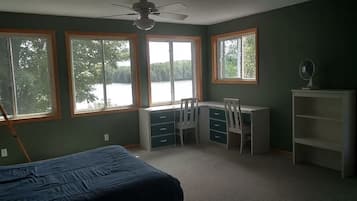 4 bedrooms, desk, bed sheets