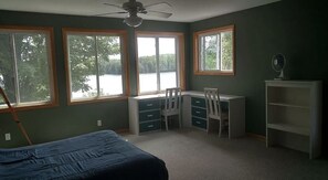 4 Schlafzimmer, Schreibtisch, Bettwäsche