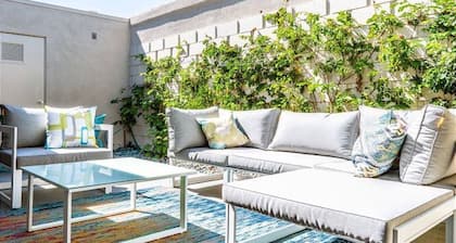 Luxury Mid-Century Condo, Central Palm Springs!