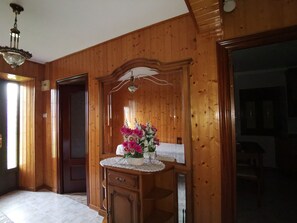 4 bedrooms, iron/ironing board, free WiFi, bed sheets - Beautiful house with garden in the bay of Santander (Pedreña)