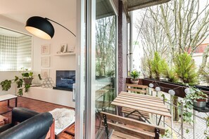 Dining - GuestReady - The Hackberry (Porto)