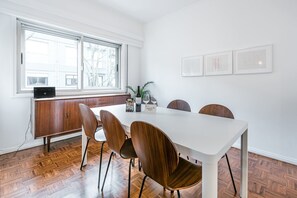 Dining - GuestReady - The Hackberry (Porto)