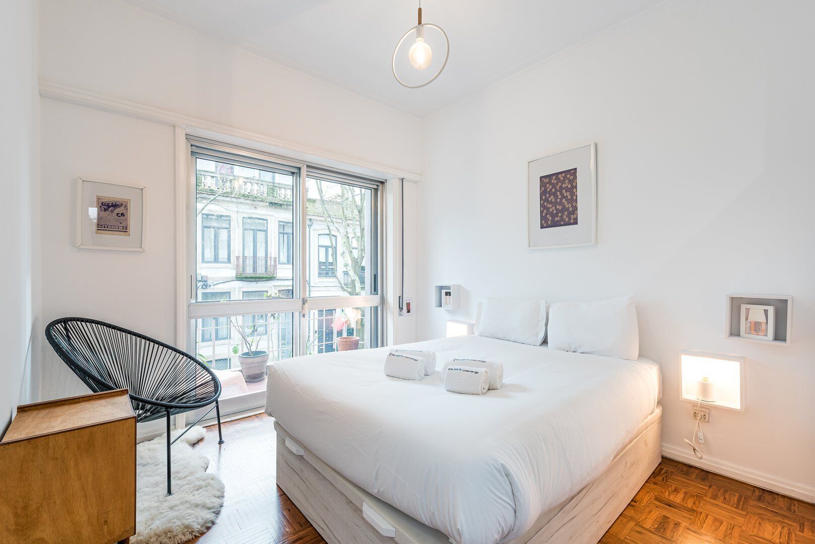 2 Schlafzimmer, Schreibtisch, Bügeleisen/Bügelbrett