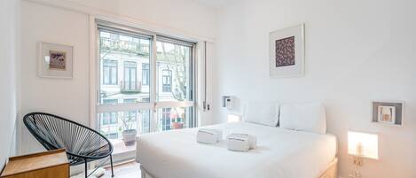 2 Schlafzimmer, Schreibtisch, Bügeleisen/Bügelbrett