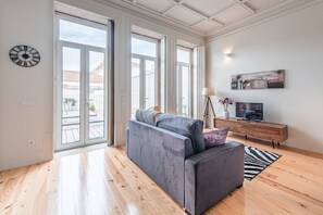 TV - GuestReady - Seaside getaway in Porto (Porto)
