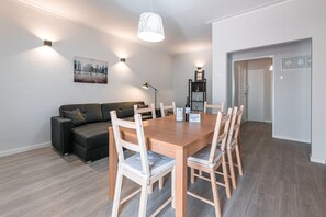 Dining - GuestReady - Music Area (Porto)