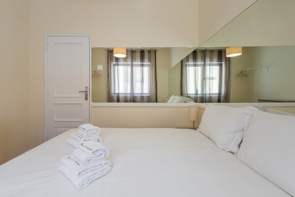 3 dormitorios, escritorio, Internet y ropa de cama