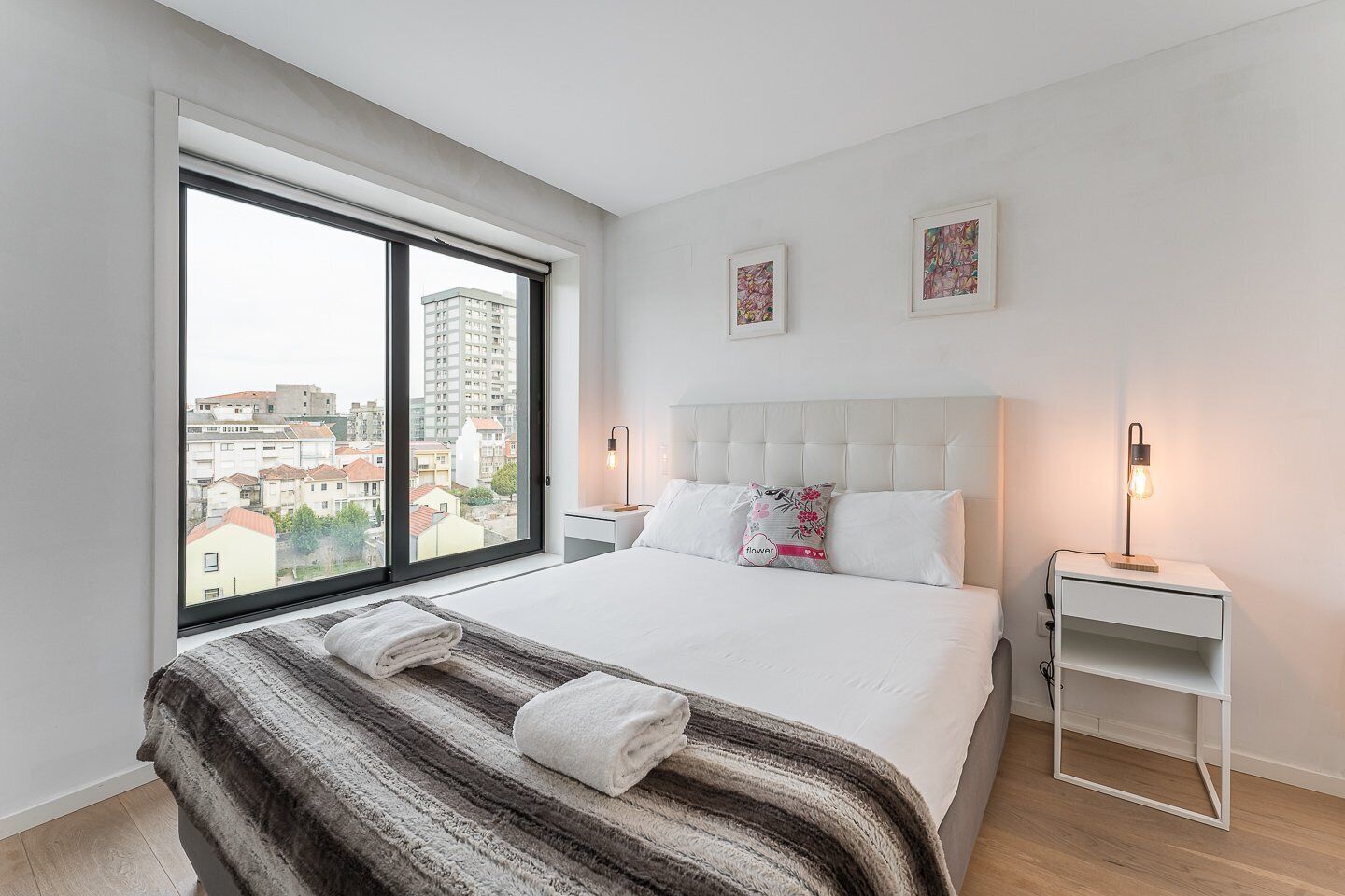 2 عدّة غرف نوم ومكتب ومكواة/لوح كي وخدمة الإنترنت