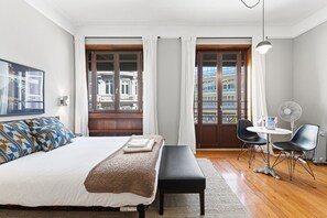 Desk, free Internet, bed sheets