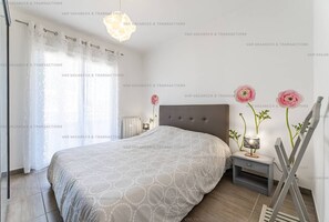 3 bedrooms, iron/ironing board, free WiFi - Apartment with sea view, 3 bedrooms, air conditioning, WiFi, beach on foot (LA SEYNE SUR MER)