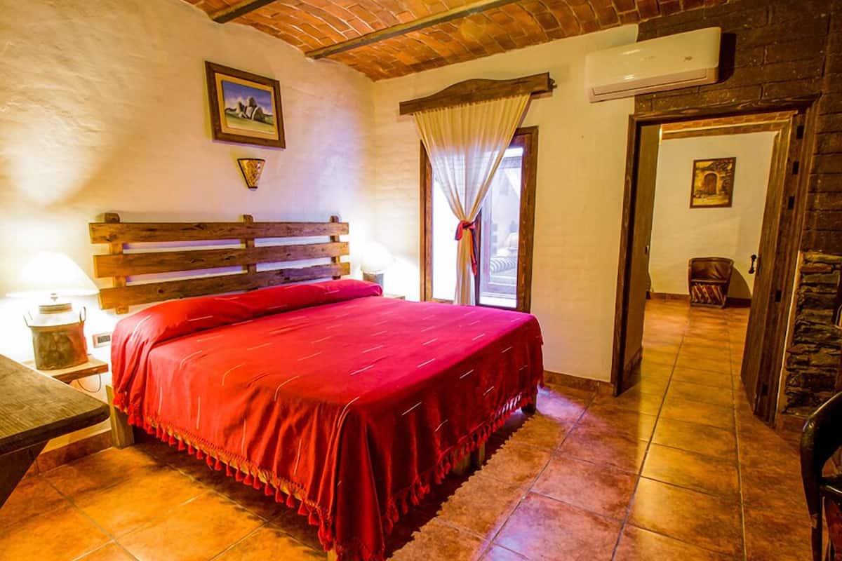 Family Room | Iron/ironing board, free WiFi, bed sheets