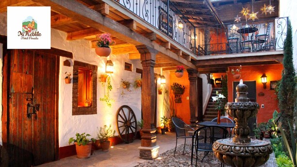 A traditional courtyard with a stone floor, wooden doors, and a fountain. -  Hotel Mi Pueblito Tapalpa (Tapalpa)