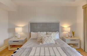 3 slaapkamers, een strijkplank/strijkijzer, reisbedje, wifi