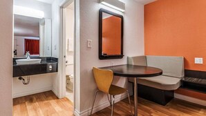 Living area - sunshine motel iii (Ferndale)