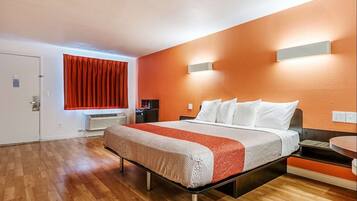 Single Room | Laptop workspace, free WiFi