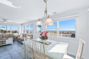 Smart TV, DVD player, books - Ocean Views - Fantastic Location, Location, Location! (Long Beach)