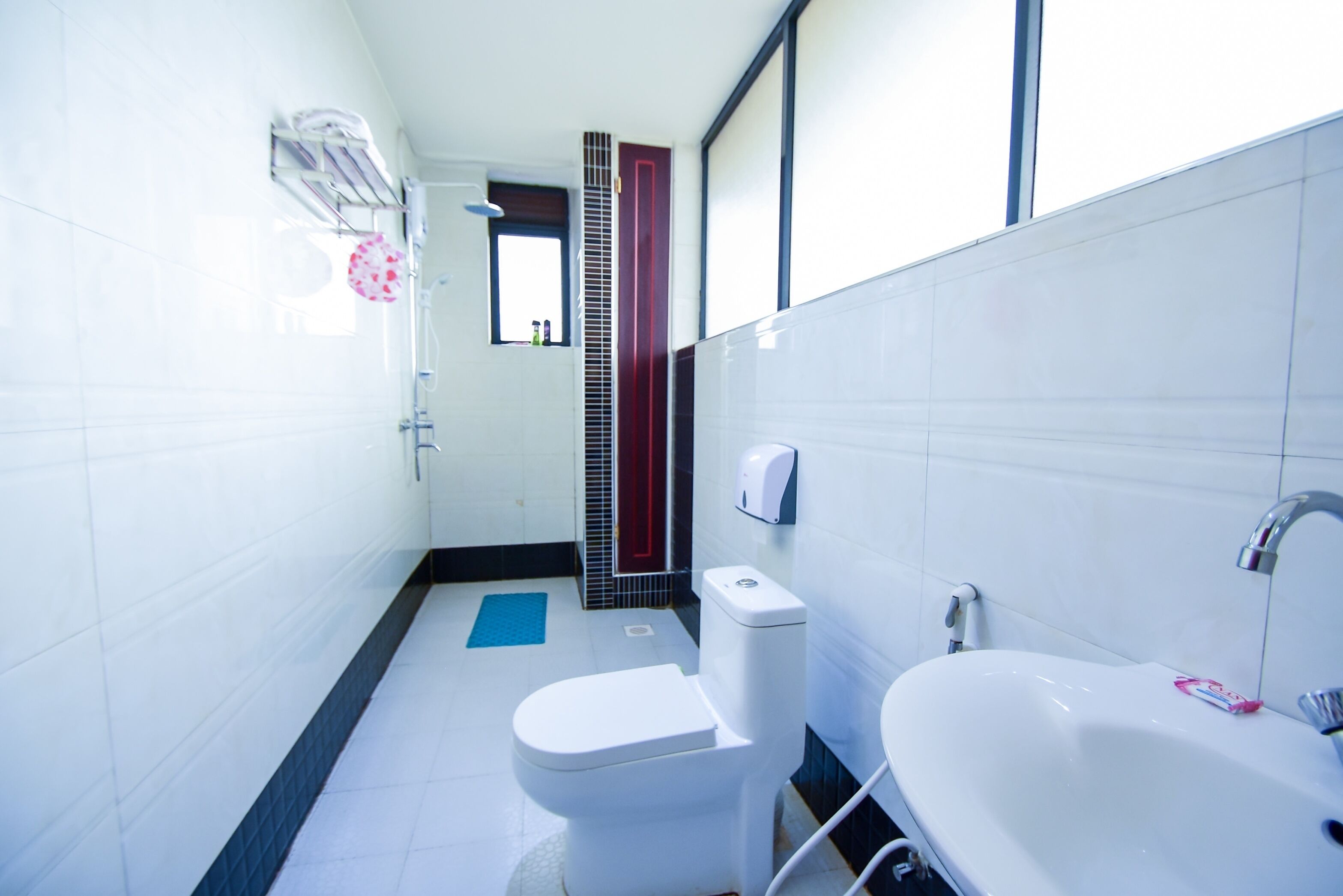 Dusche, Regendusche, kostenlose Toilettenartikel, Seife