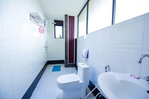 Ducha, cabezal de ducha tipo lluvia, artículos de tocador gratuitos