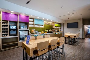包含每日自助早餐