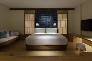 Deluxe Room, 1 Katil Raja (King) (Pool) | Ruang tamu | 55 inci televisyen skrin rata dengan digital, TV, Netflix