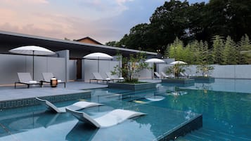 Udendørs pool, parasoller