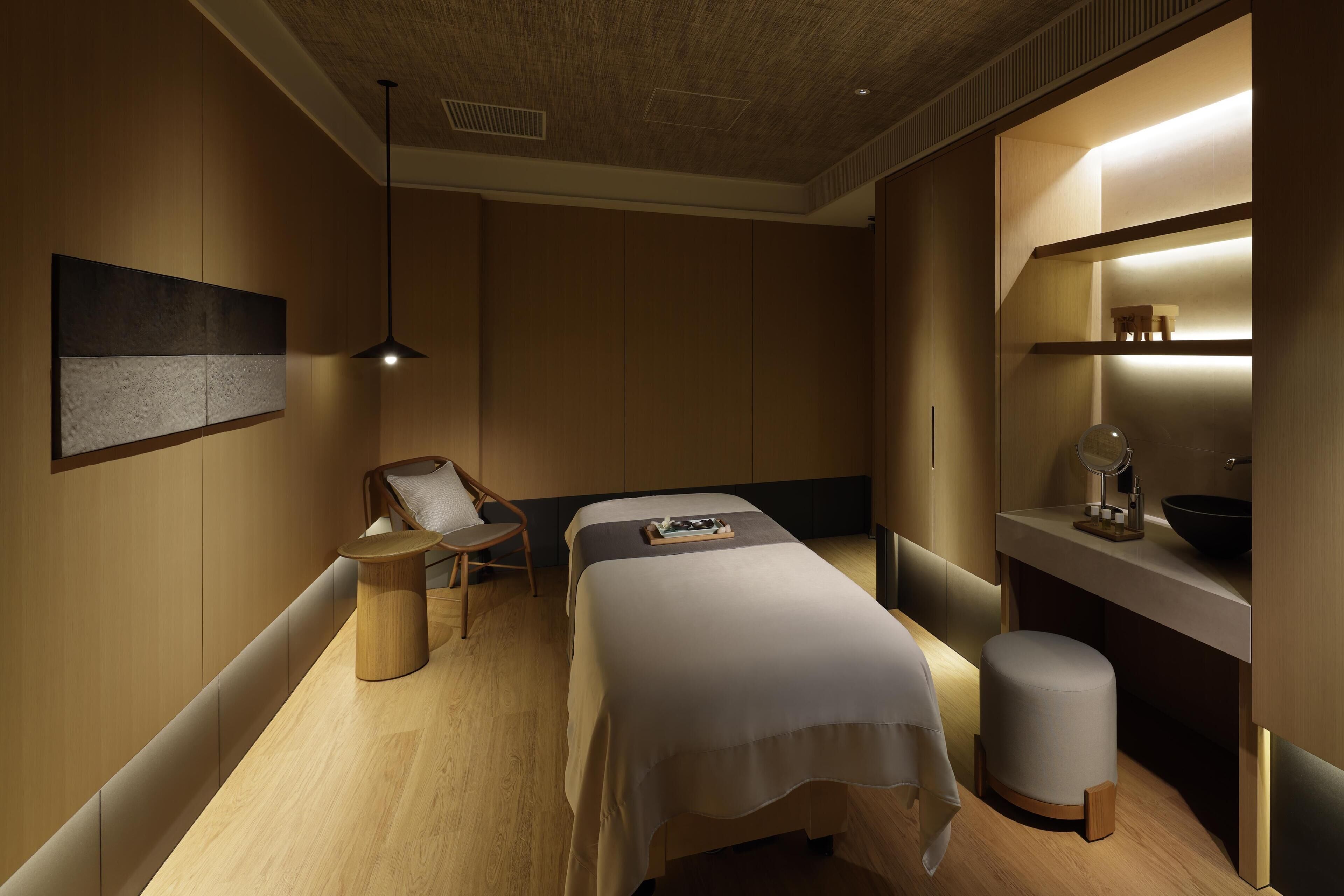 Couples treatment rooms, body treatments, body wraps, body scrubs