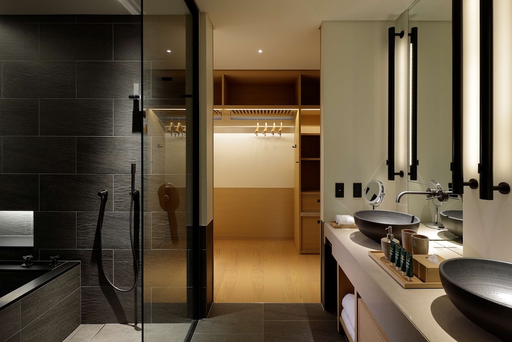 ROKU KYOTO, LXR Hotels & Resorts by null