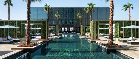 Piscine extérieure, tentes de plage, parasols de plage