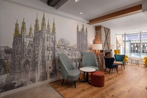 Lobby - Hampton by Hilton Canterbury (Canterbury)