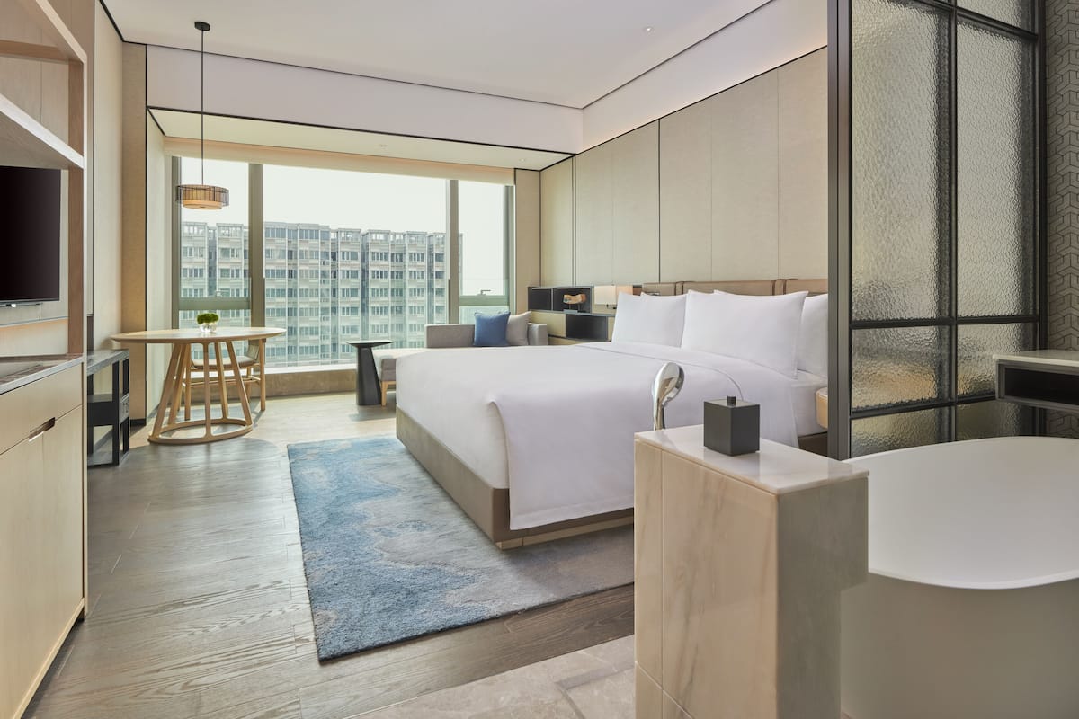 1 bedroom, minibar, in-room safe, desk